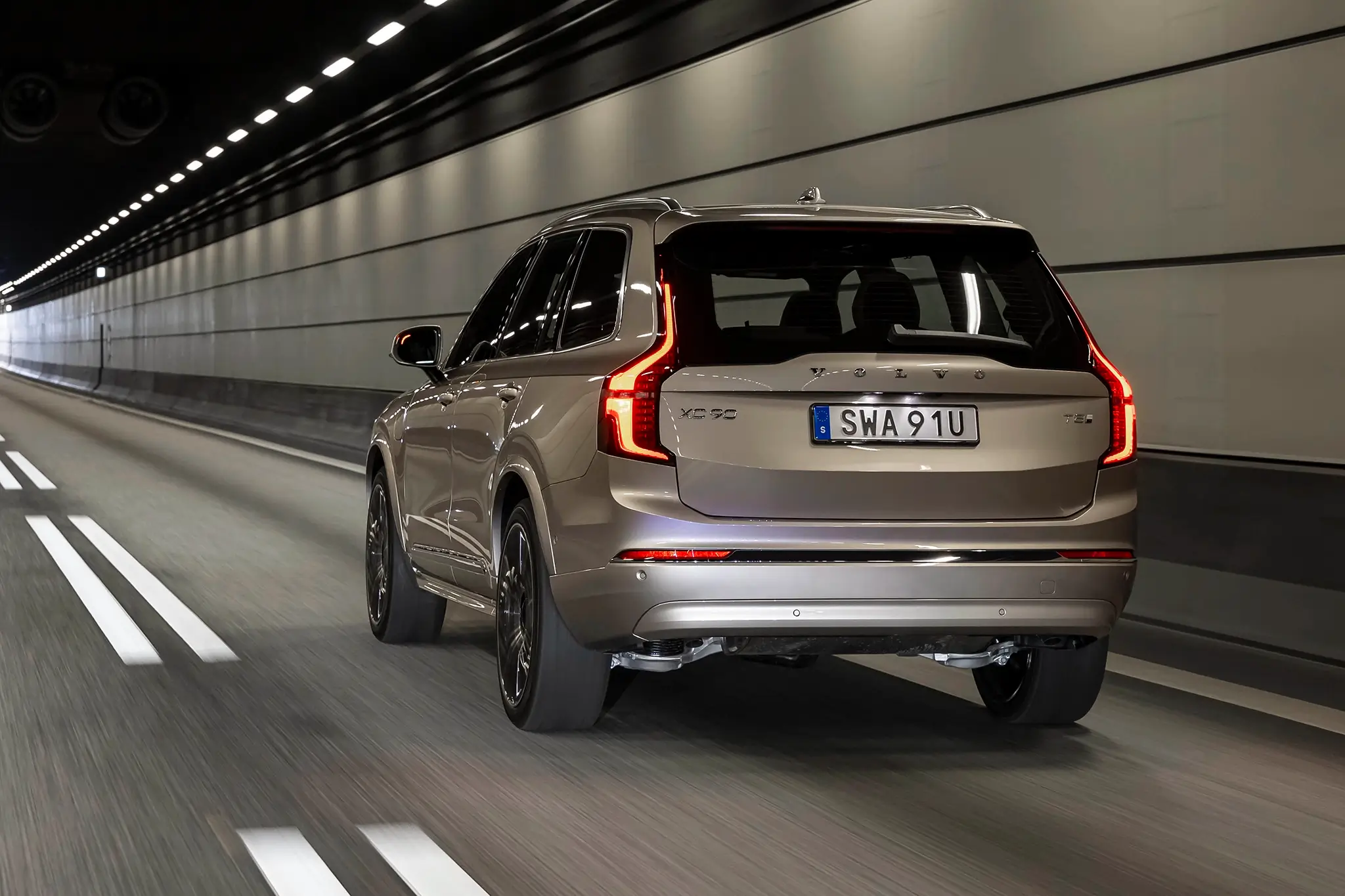 Volvo XC90 T8 - 3/4 de traseira