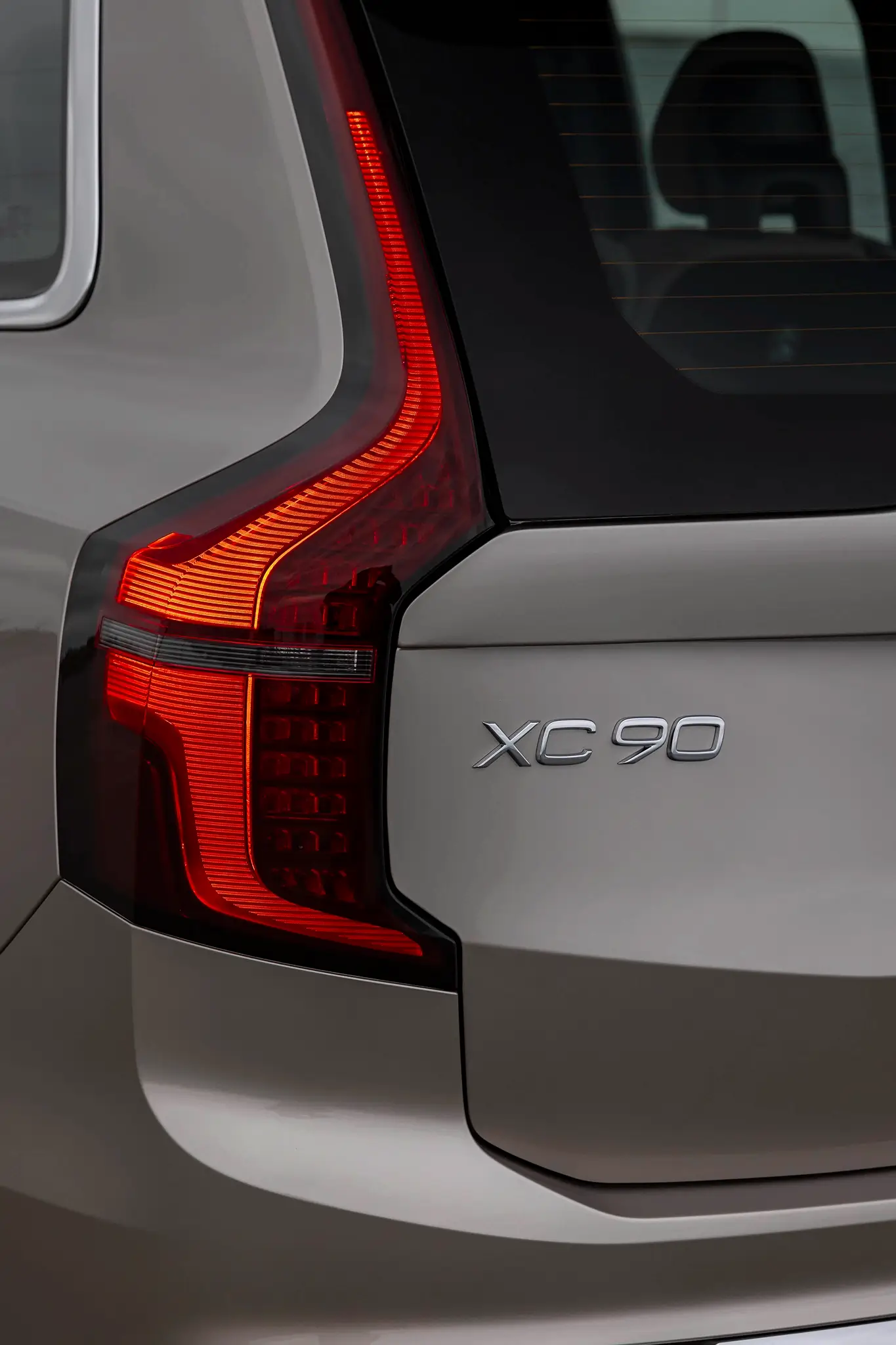 Volvo XC90 T8 - logótipo do modelo