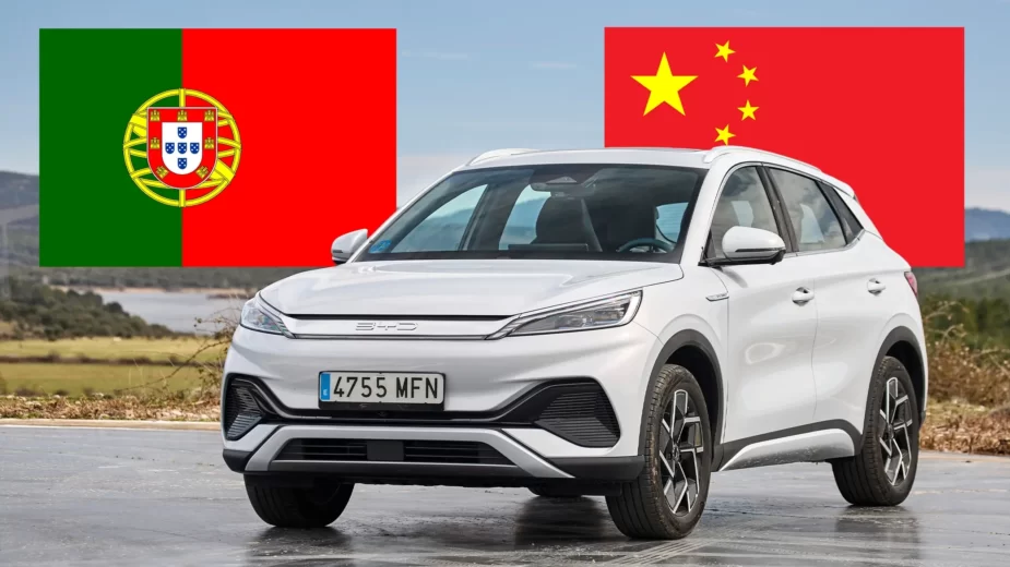 BYD Attto 3 com bandeiras portuguesa e chinesa