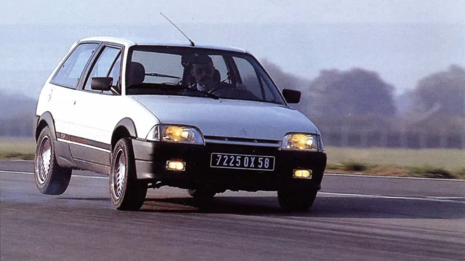 Citroën AX Turbo em pista, frente