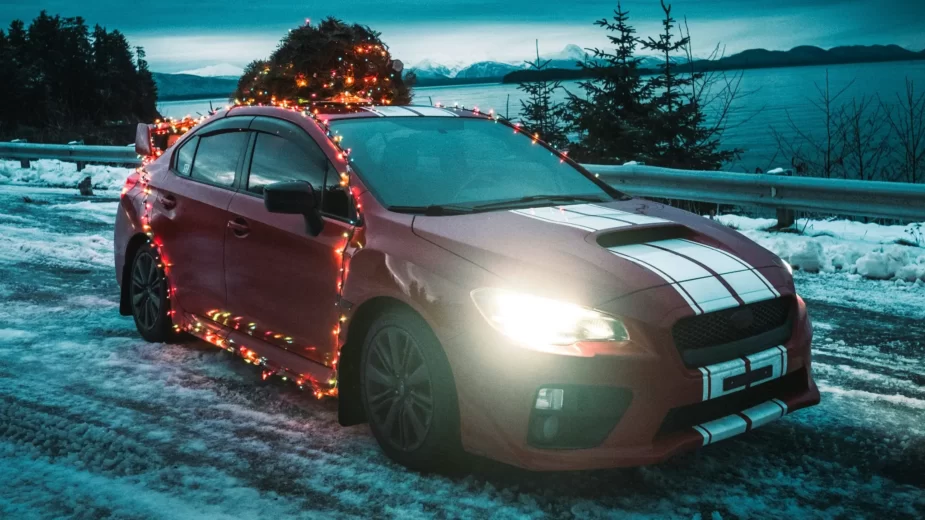 Subaru Impreza com decoração de natal