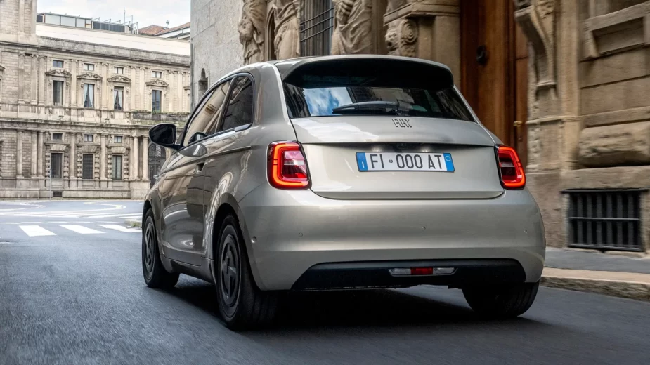 Fiat 500e - 3/4 de traseira