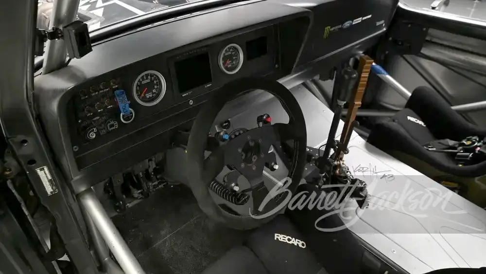 Ford F-150 Hoonitruck - interior