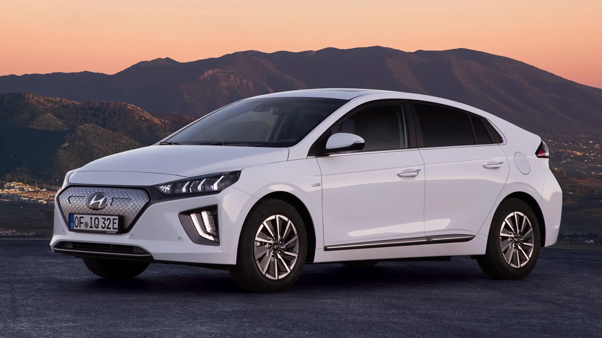 Hyundai IONIQ Electric - 3/4 de frente