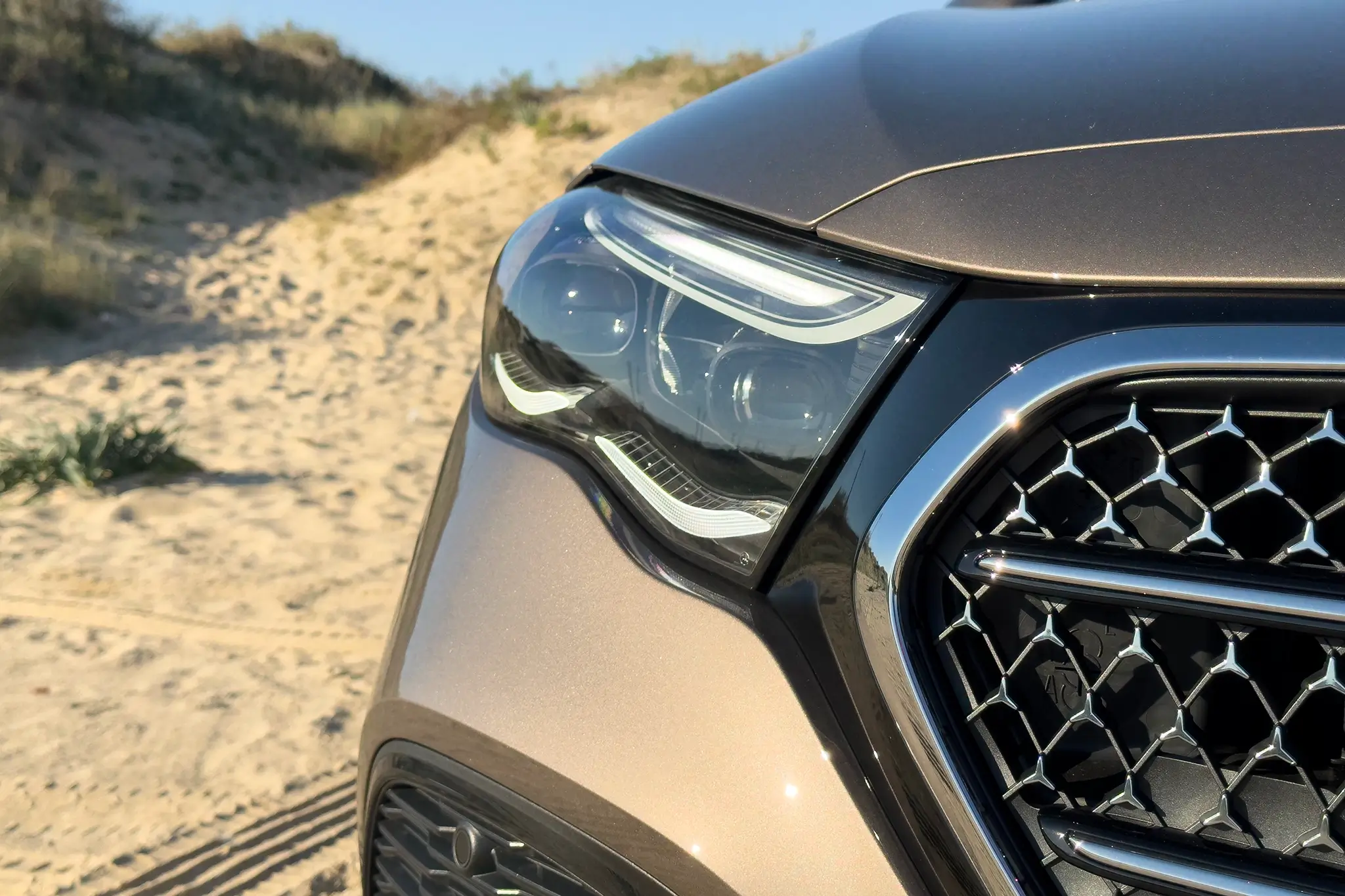 Mercedes-Benz E 300 de All-Terrain - detalhe da ótica dianteira