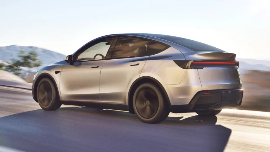 Tesla Model Y 2025 - 3/4 de traseira