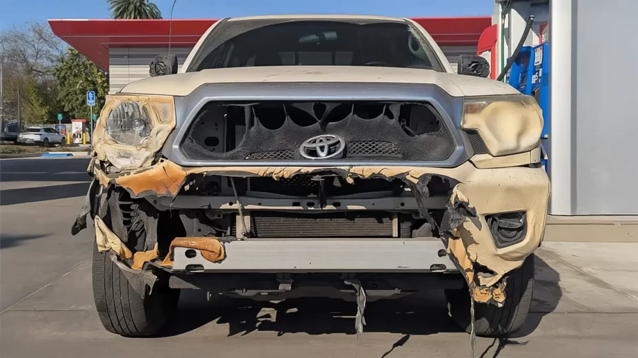 Toyota Tacoma LA - frente