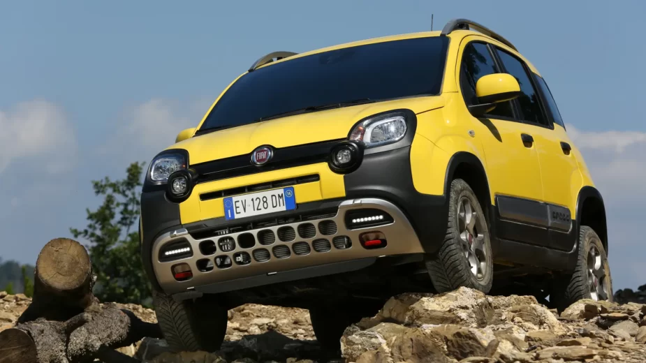 Fiat Panda Cross, a trepar obstáculo, frente