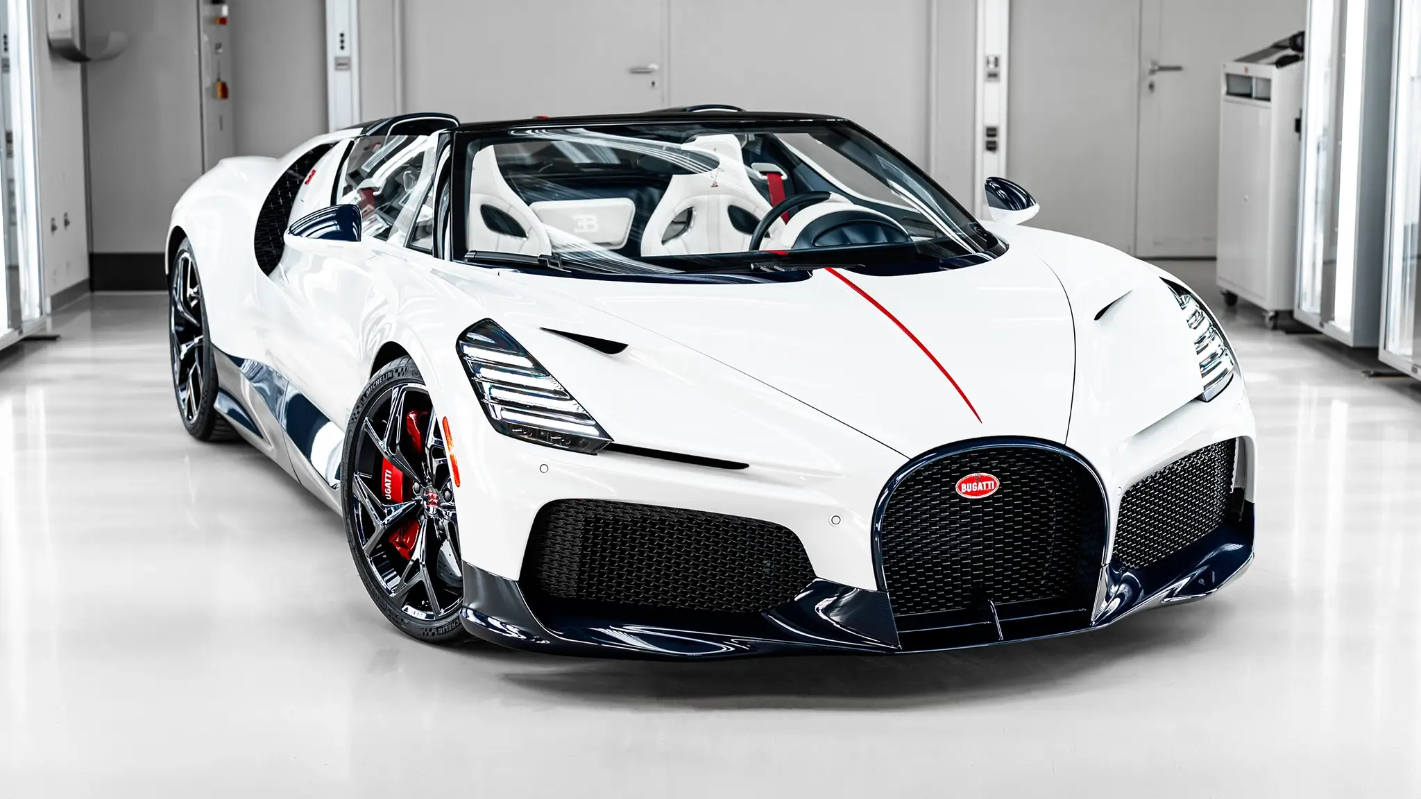 Bugatti Mistral W16 - white front