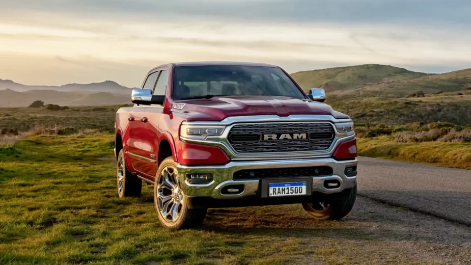 RAM 1500 dianteira