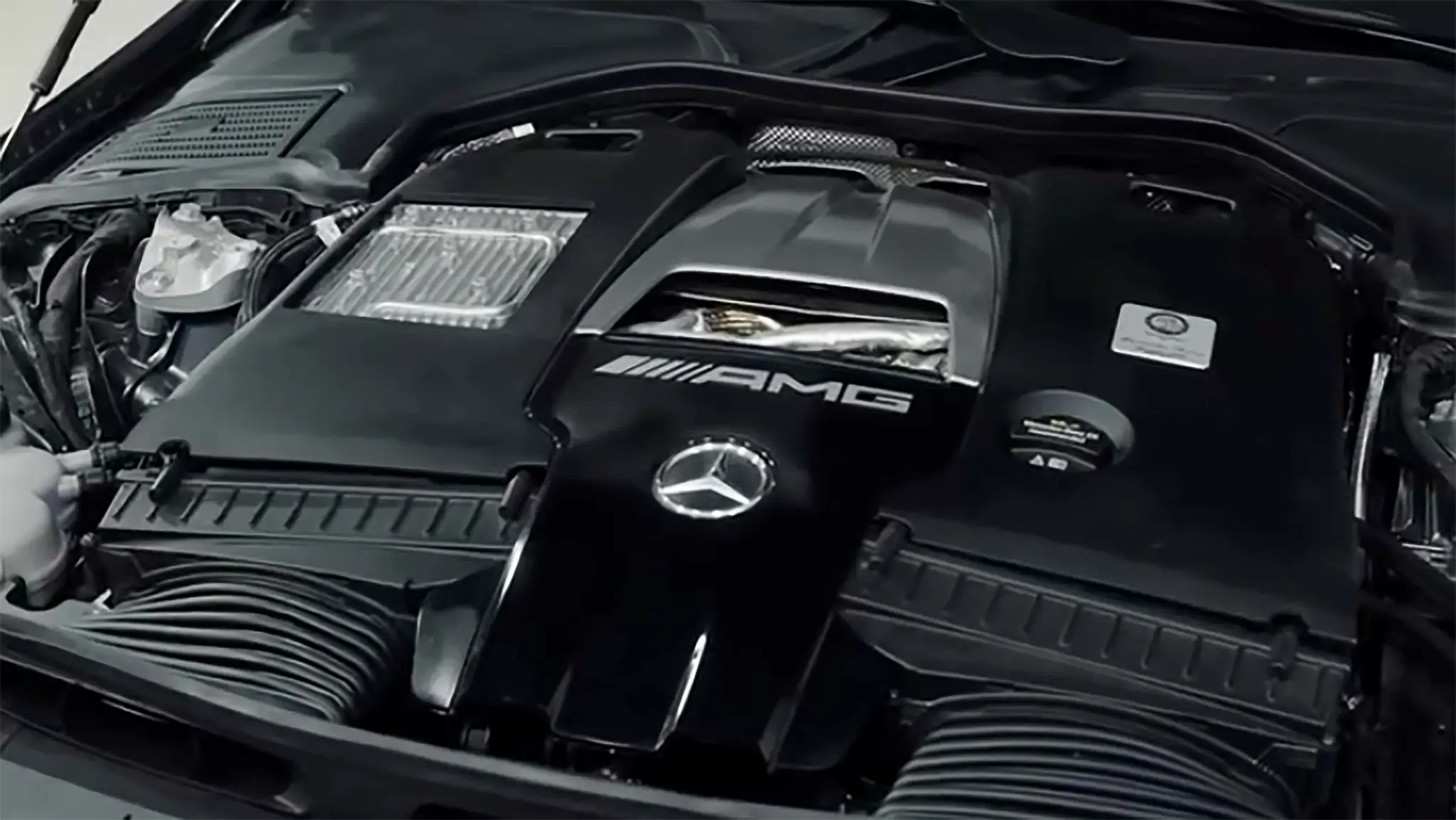 VUK C63 AMG V8 - motor