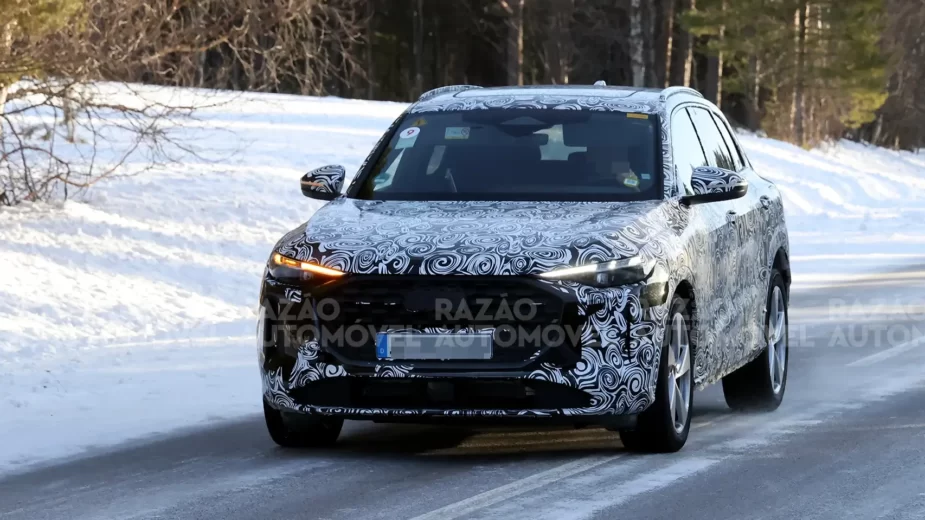 foto-espia mula de testes futuro Porsche SUV combustão, frente