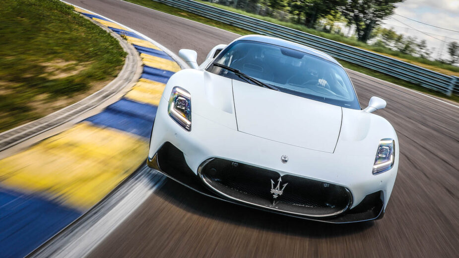 Maserati MC20 na pista, frente