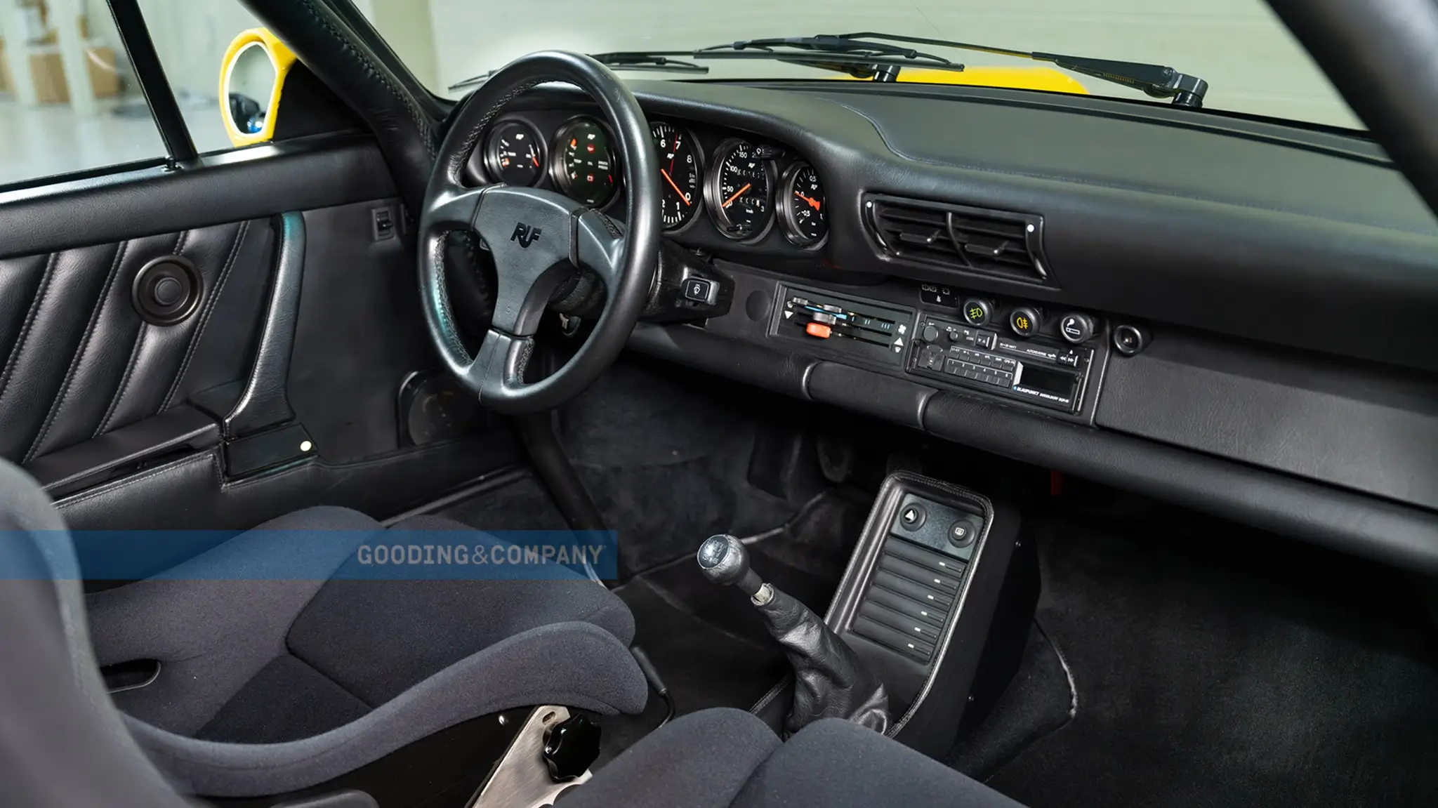 RUF CTR - interior