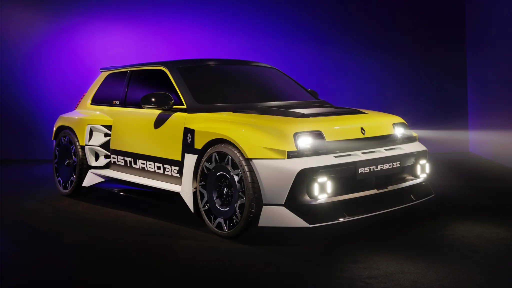 O novo Renault 5 Turbo tem 540 cv literalmente dentro das rodas