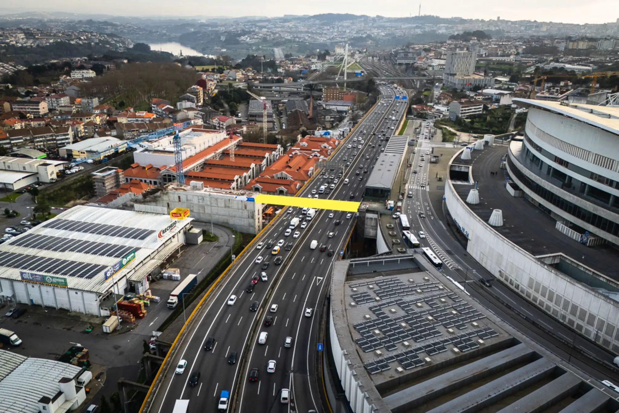 No final de fevereiro, a Infraestruturas de Portugal começou trabalhos de montagem de Passagem Superior Pedonal sobre a VCI, no Porto.