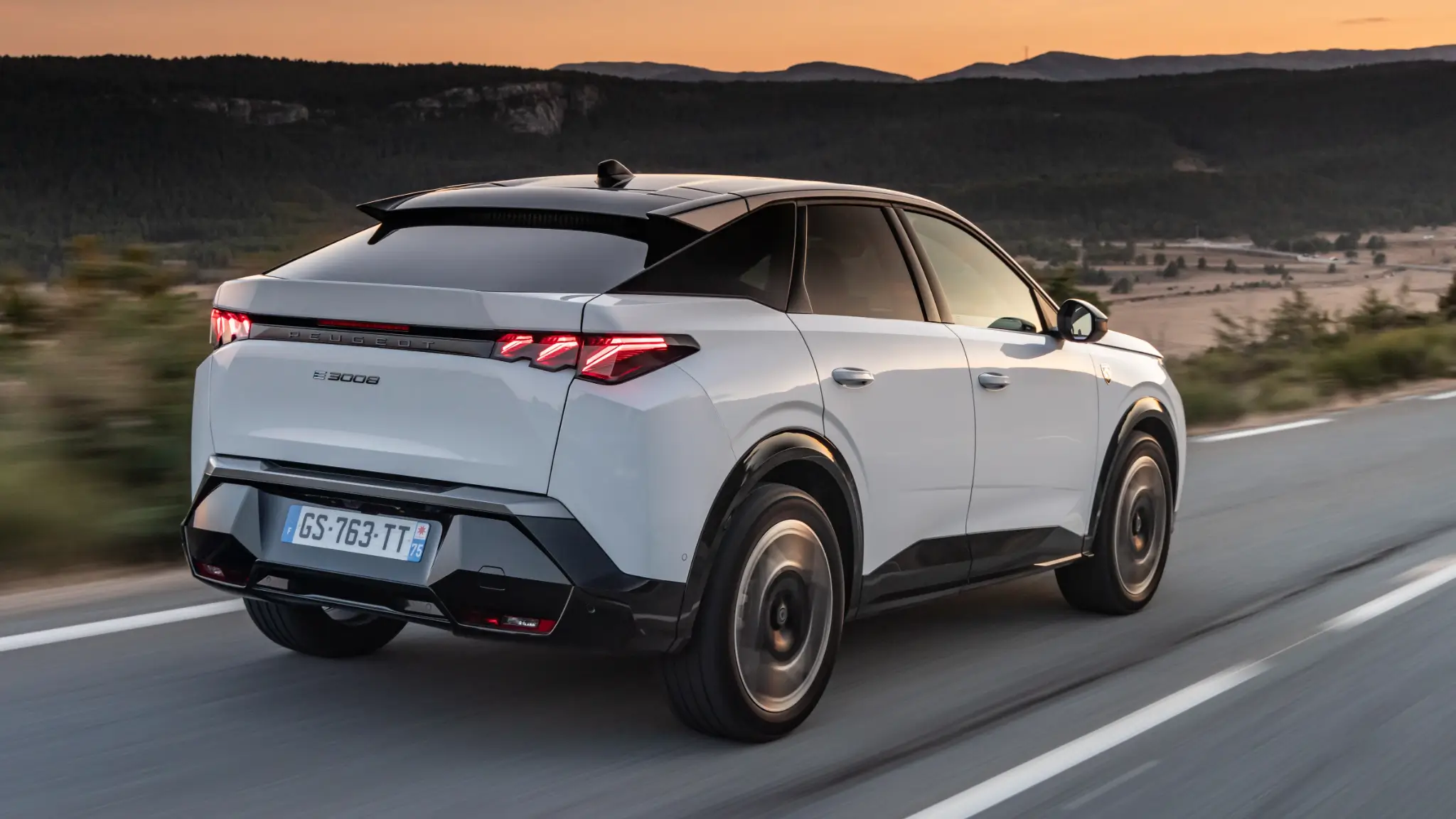 Peugeot 3008 elétrico com 700 km de autonomia já tem preço